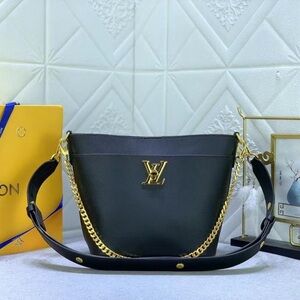 💝💝Louis Vuitton Lock and Walk bucket bag